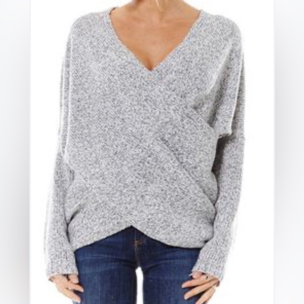 Cupshe. Light Gray V-Neck Sweater🩶🤍🩶Size‎ Small
